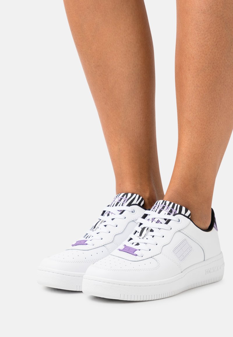 Tommy Jeans WMNS BASKET WILD ANIMAL CUPSOLE Sneakers laag white/wit