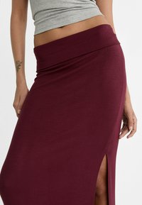 Stradivarius FOLD OVER WAIST - Maxikjol - bordeaux
