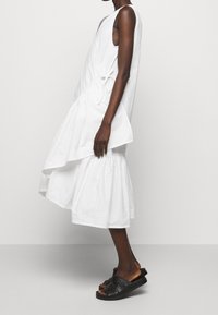 Henrik Vibskov Vardagsklänning - white