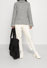 IVY OAK Sweter