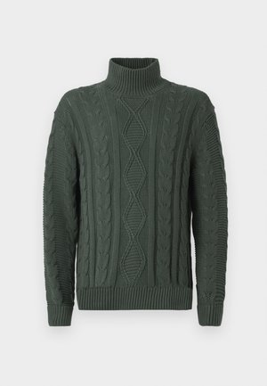 Temnozeleni pulover s kabelskim pletenjem in visokim ovratnikom, okrašen z diamanti in pletenicami, z rebrastimi manšetami in robom.