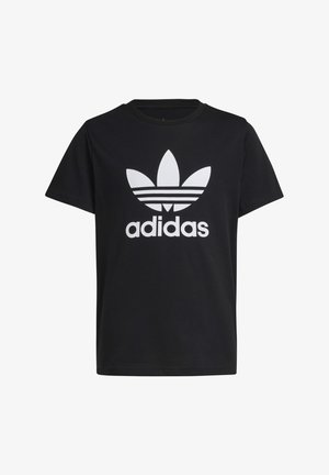 Sort bomulds t-shirt med et stort hvidt Adidas-logo og tre vandrette striber, korte ærmer og rund halsudskæring.