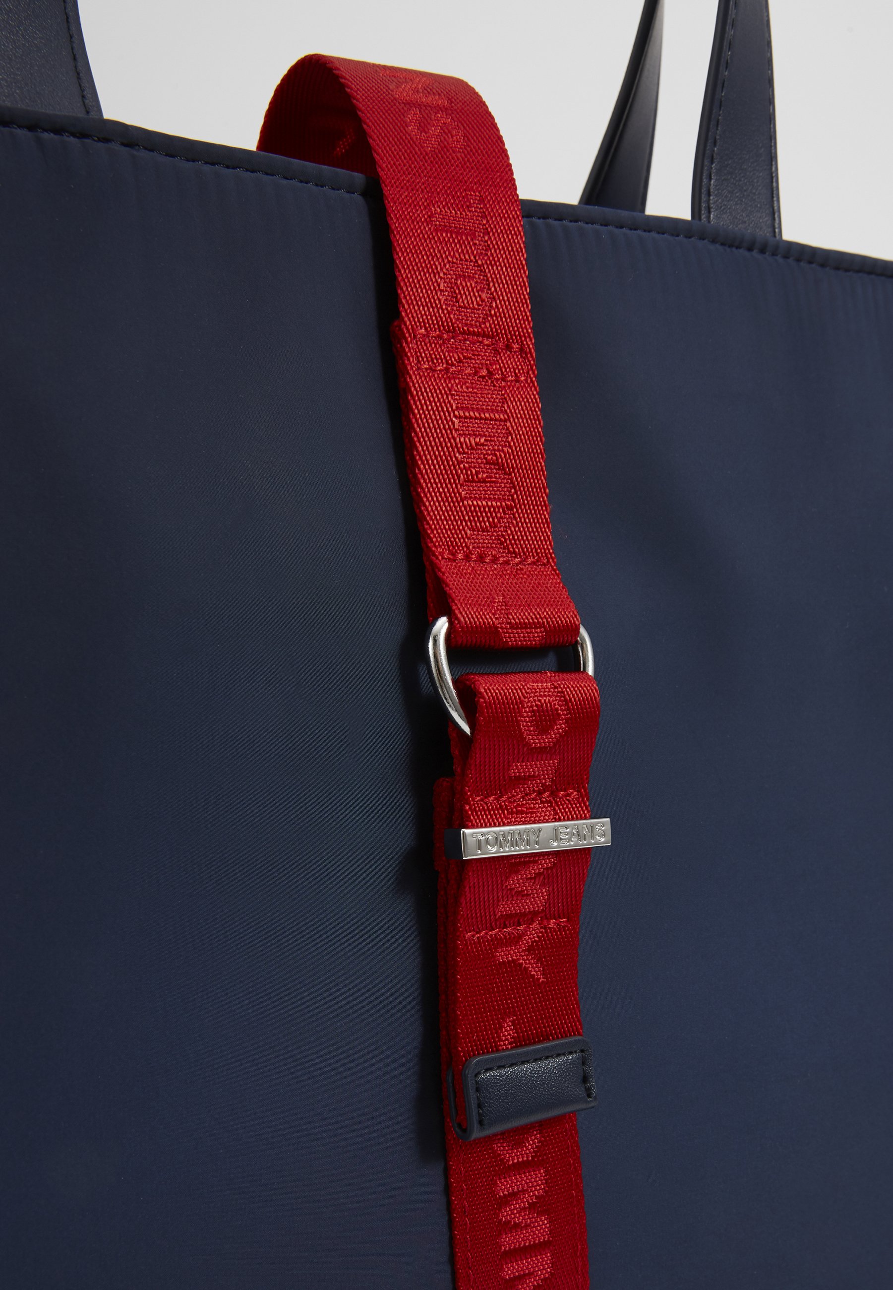 tommy twist tote