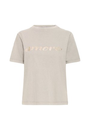 Tamnije siva majica od pamuka s kratkim rukavima, s blistavim zlatnim natpisom "amore" preko grudi. Okrugli izrez i ležerni kroj.