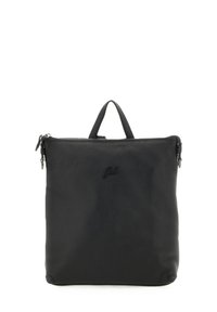 Borsa quadrata in pelle nera con finitura testurizzata, chiusura con zip superiore e manico piccolo. Presenta un sottile logo sul davanti. Design compatto e funzionale.
