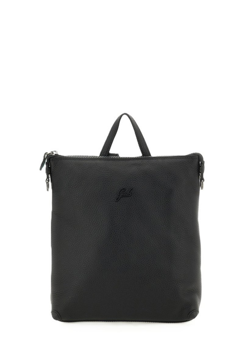 Borsa quadrata in pelle nera con finitura testurizzata, chiusura con zip superiore e manico piccolo. Presenta un sottile logo sul davanti. Design compatto e funzionale.