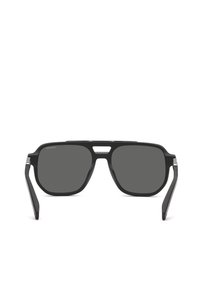 Lunettes de soleil rectangulaires noires avec des verres foncés et un double pont, vues de face sur fond blanc.