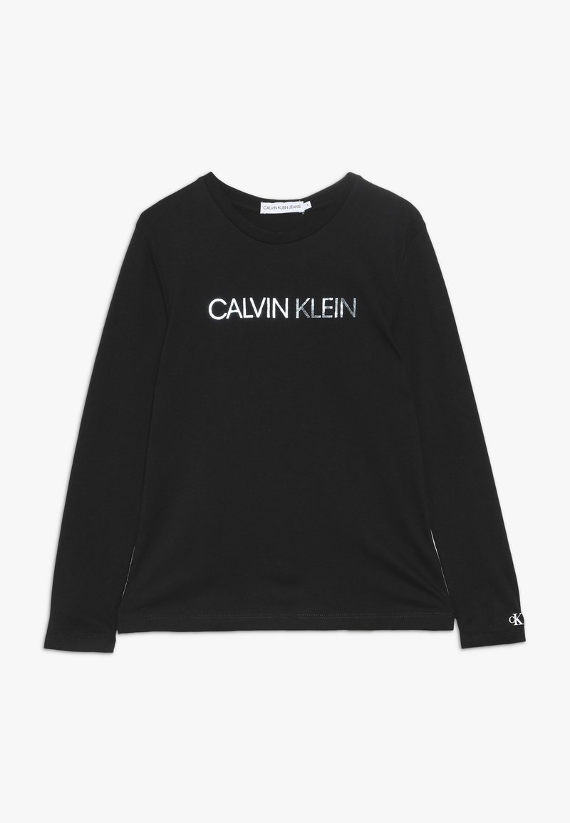 Svart långärmad t-shirt i bomull med en reflexande "CALVIN KLEIN"-logotyp i mitten och en liten logotyp på vänster ärm.