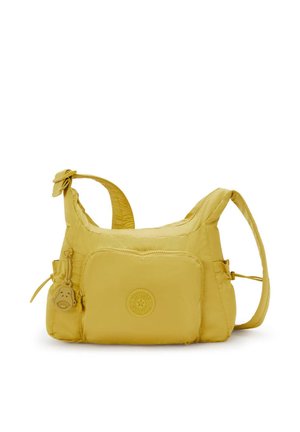 Bolso de hombro de nylon amarillo con un bolsillo frontal con cremallera, correa ajustable y un adorno desmontable con un personaje de dibujo animado. Textura suave.