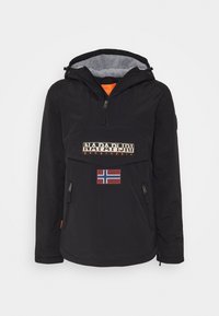 Sort pullover-jakke med hætte, frontlomme, grå foring, orange detaljer og norsk flagpatch foran med logo.