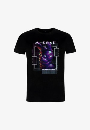 Zwart katoenen T-shirt met een afbeelding van een gestileerde, geanimeerde konijn. Tekst bevat "FIVE NIGHTS AT FREDDY'S" en geometrische accenten.