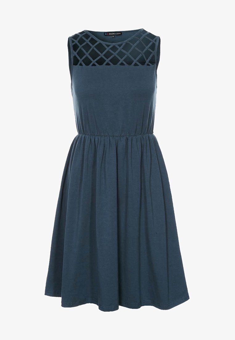 Robe bleu foncé sans manches avec une taille froncée et un empiècement transparent à motif en treillis au niveau du décolleté.