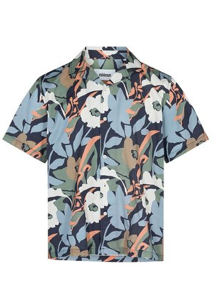 Chemise à manches courtes à boutons avec un grand motif floral dans des tons bleus, verts, blancs, marron et pêche sur un fond foncé.