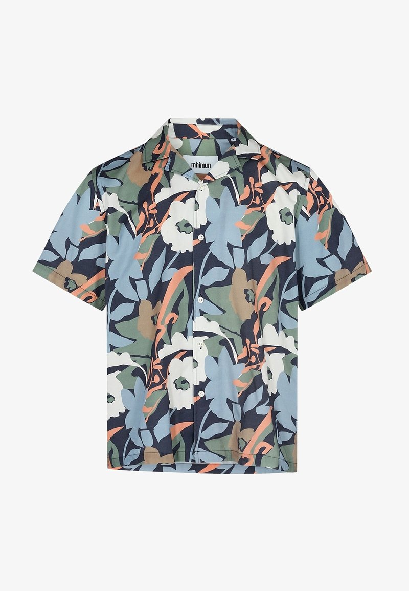 Chemise à manches courtes à boutons avec un grand motif floral dans des tons bleus, verts, blancs, marron et pêche sur un fond foncé.