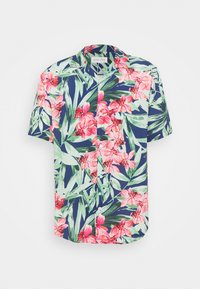 Kurzarmhemd mit marineblauem Hintergrund, das mit lebhaften pinken Blumen- und grünen Blattmustern versehen ist, aus leichtem Material mit einer Knopfreihe vorne.