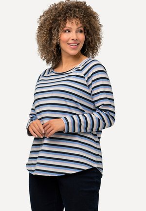 Chemise à manches longues rayée en bleu, blanc et noir ; présente un col rond et un ourlet arrondi, fabriquée dans un tissu doux et léger.