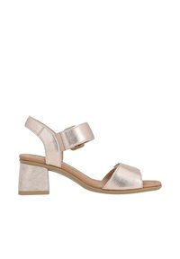 Sandalias de tacón en oro rosa con puntera cuadrada, correa ajustable en el tobillo, acabado metálico texturizado y tacón cuadrado de 3 cm para mayor estabilidad.