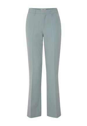 Pantaloni azzurri chiaro, su misura, con una texture liscia, forma svasata, piega frontale e cintura a metà vita.