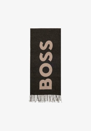 Bufanda de color gris oscuro con grandes letras beige que dicen "BOSS". El material tiene una textura suave, con detalles de flecos en ambos extremos. Forma rectangular.