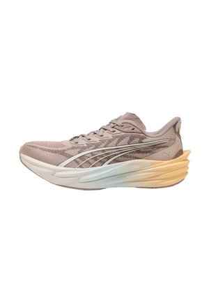 Puma PUMA DEVIATE NITRO 4 - Skateschuh - sandstone   lucite