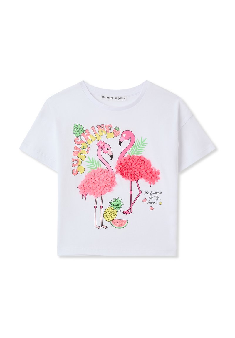 T-shirt bianco in cotone con due fenicotteri rosa con dettagli in pompon, circondati da frutti tropicali e la parola "SUNSHINE" in un testo colorato.