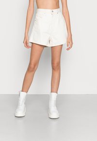 Levi's® HIGH WAISTED MOM - Calções de ganga - today is the day