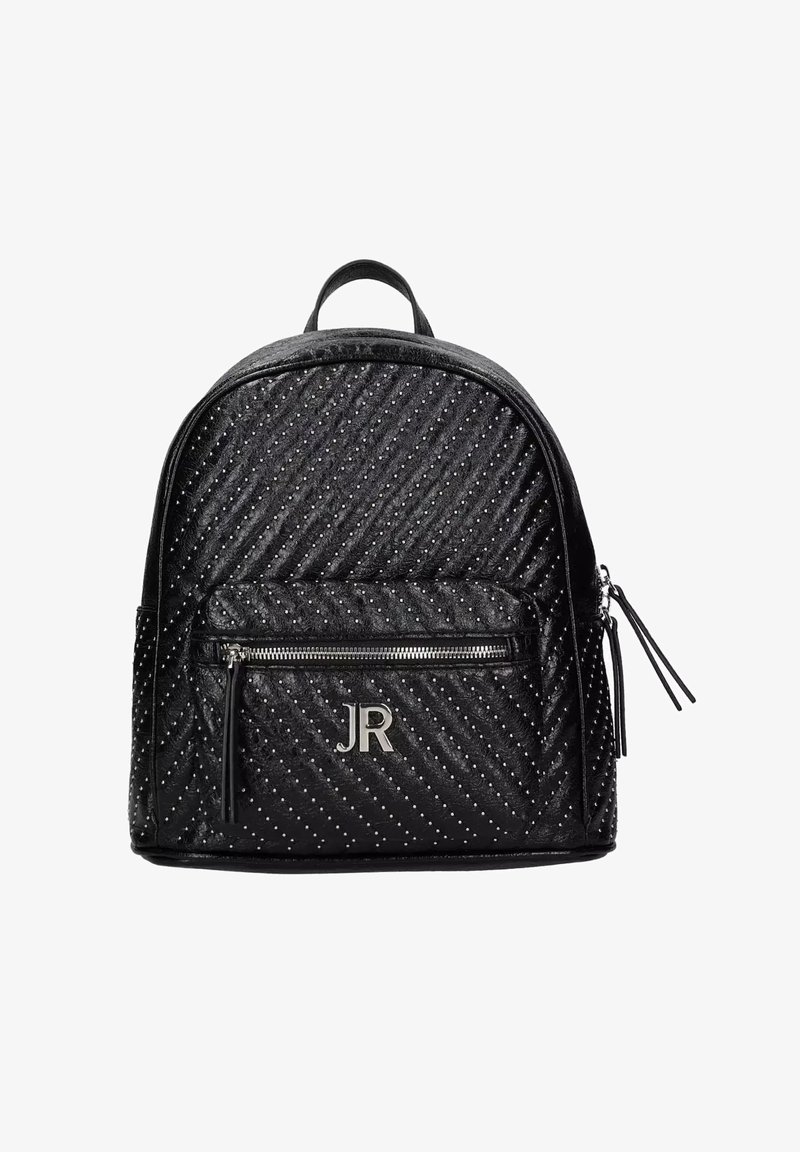 Zaino trapuntato nero con borchie argentate, dotato di una tasca frontale con zip e un logo. Realizzato in materiale durevole con una texture liscia.