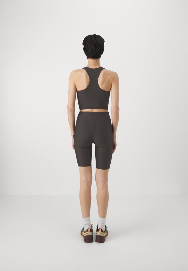 COVER UP - Light support sports bra2