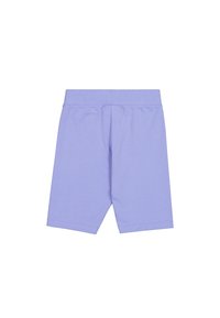 Shorts en coton lilas avec une taille élastique, présentant une texture lisse et une coupe mi-genou. Pas de motifs ou d'accents supplémentaires.