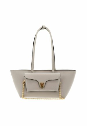 Sac cabas en cuir gris clair avec de longues poignées, une pochette attachée à l'avant avec un fermoir doré et un détail de chaîne dorée.