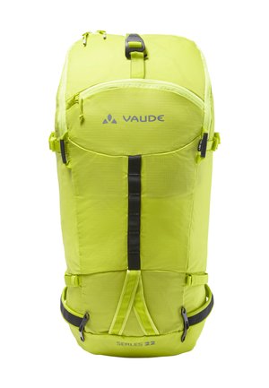 Sac à dos Vaude vert lime de forme rectangulaire, avec une poignée supérieure, des bretelles ajustables, des sangles de compression latérales et un logo sur le panneau avant.