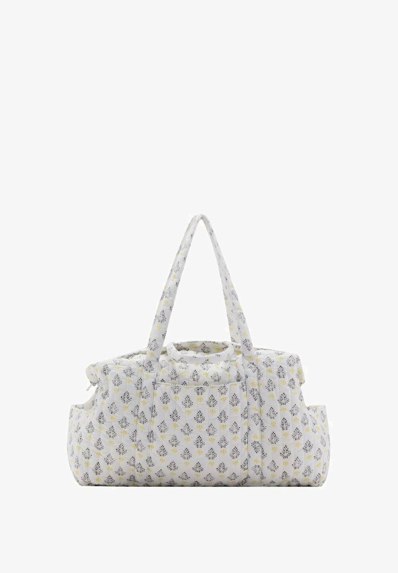 Gequilted sporttas met een witte basis, versierd met grijze en gele bloemmotieven, met twee handvatten en een ruime compartiment.