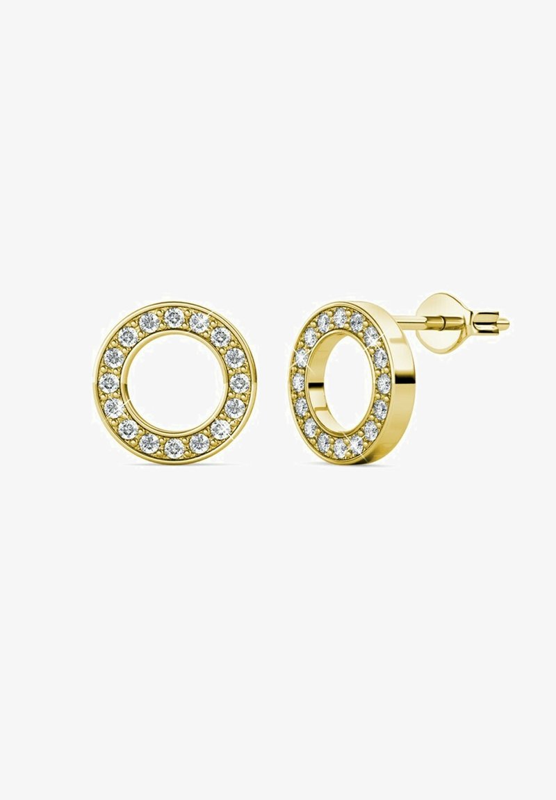 Boucles d'oreilles circulaires en or avec une rangée de cristaux ronds transparents autour du bord extérieur, finition polie et fermeture à clou.