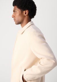 Lindbergh TEXTURED ZIP THROUGHT JACKET - Sommerjakke - off white