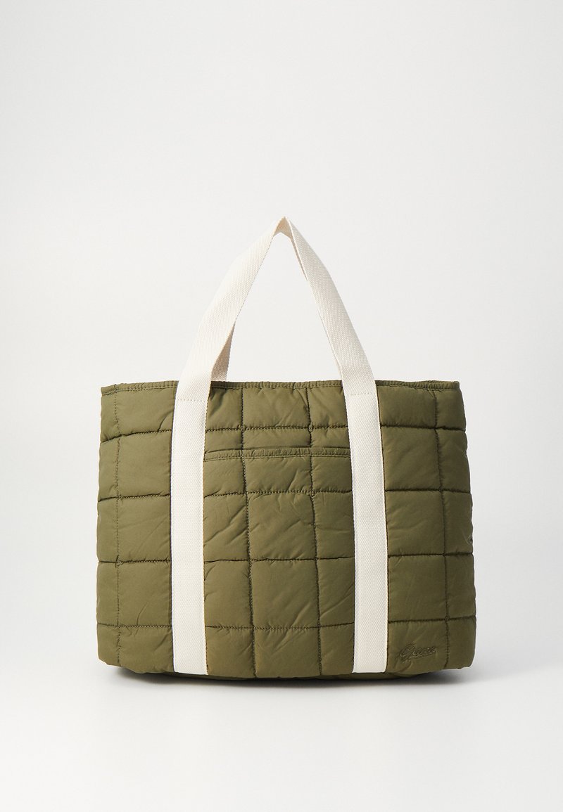 Kviltet olivengrønn tote bag med beige lerretshåndtak og en teksturert, polstret overflate. Har et minimalistisk design og rektangulær form.