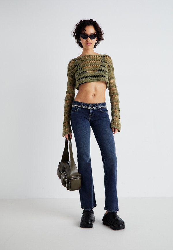 ROXY LOW RISE - Flared Jeans - merit wash2