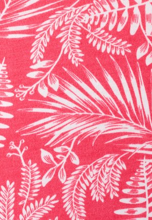 Motifs de feuilles tropicales blanches et de fougères sur un fond de tissu rose, montrant la texture et le design détaillés.