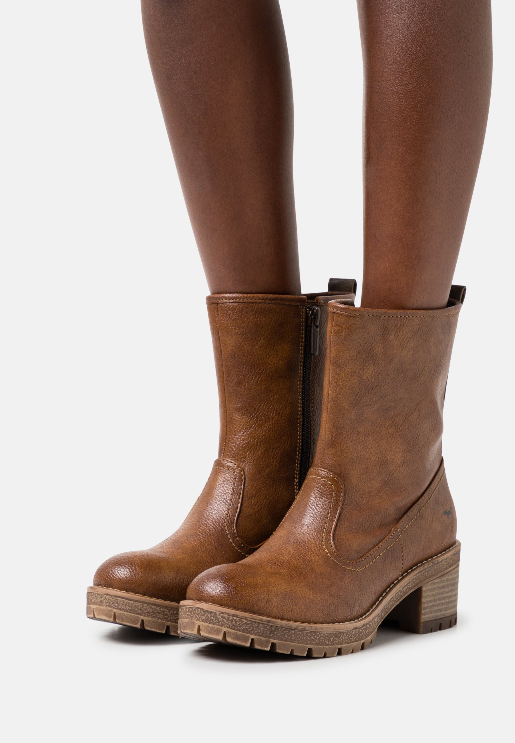 Mustang Enkellaarsjes met plateauzool - cognac/Cognac - Zalando.nl