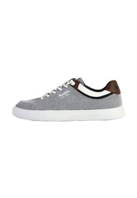 Sneaker in tessuto grigio con suola in gomma bianca, accentuazione del tallone in pelle marrone e fodera interna nera. Presenta lacci bianchi e dettagli con logo.