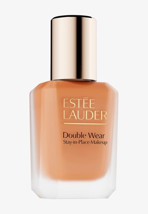 Fond de teint Estee Lauder Double Wear dans un flacon en verre rectangulaire. Présente un liquide beige avec un bouchon doré et un texte embossé.