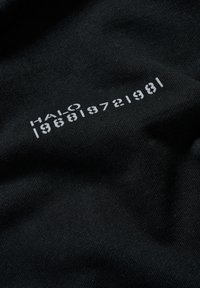 HALO ESSENTIAL - Felpa con cappuccio - black