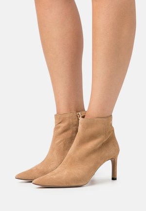 BOSS, Tronchetti - beige