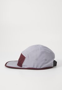 Nike Performance FLY UNISEX - Nokkmüts - cement grey/burgundy crush/anthracite/hydrangeas