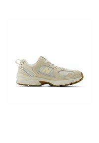Beige Sportliche Sneaker mit Obermaterial aus Mesh, Wildlederakzenten und Gummisohle. Verfügt über ein erhabenes Logo und gestanzte Details.