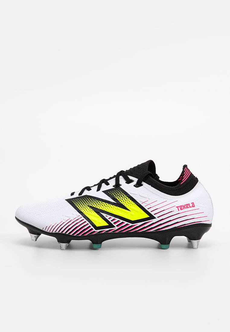 Fußballschuhe für weichen Untergrund