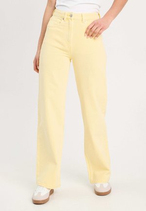 WEITE HOCHBUND - Straight leg jeans - jaune clair