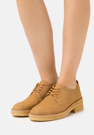 Clarks Originals, Derbies - beige