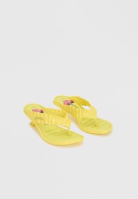 Δεν επιλέχθηκε, yellow