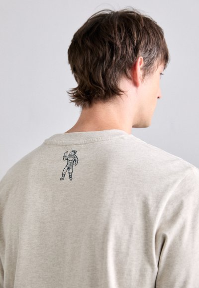 Billionaire Boys Club HEART & MIND STENCIL LOGO - Marškinėliai su spaudiniu - oat
