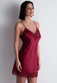 Aubade MIDNIGHT WHISPER Chemise de nuit Nuisette crimson
